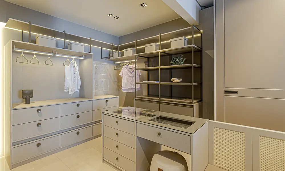 closet L